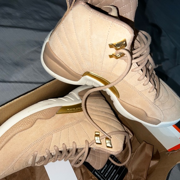 Women’s Air Jordan 12 Retro ((PLUS free shoes come along!)) - Picture 2 of 11